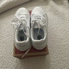 VANS Seldon Leather Sneakers Low Top White Youth Size 4 Unisex Lace-Up New