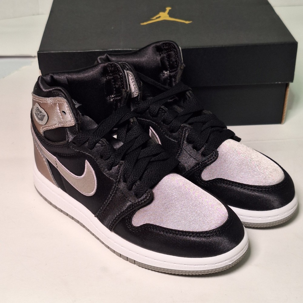 Jordan 1 Retro High OG 9c or 12c Black/Gray High Top Leather FD5304-010
