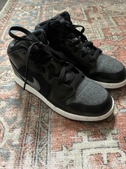 Jordan Air Jordan 1 Mid Black Gray White Unisex Kids US 6.5Y 6Y 852542-002