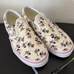 VANS x Disney Minnie Mouse Classic Slip-On Shoes Kids Size 3, New In Box