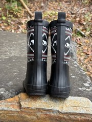 Pendleton Child’s Boots Size 11-12 Lost Trail Mid Boot Black w/Bears New In Box