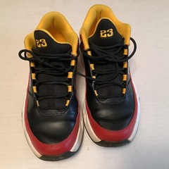 Size 6Y (GS) – Air Jordan Max Aura 3 SE Gym ShoesLow Black Red Gold in good Con