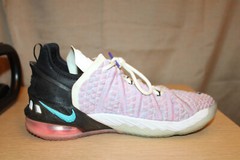 NIKE LeBron 18 PS ‚Graffiti‘ CW2760-900 Big Kids Shoes US 7Y EU 40 Purple