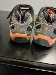 kids starter sneakers Size 9