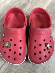 Crocs Youth Size 1 Red With Black Stripe Snoopy Woodstock Charms