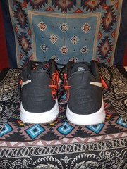 Nike Boys Kyrie Flytrap SE Boys Basketball Shoes Sz 6Y Youth Black Orange