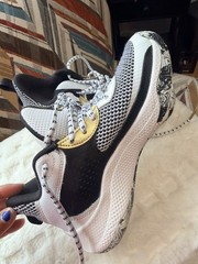 Under Armour Curry Kids Basketball Sneakers 4Y White/Black/Gold Low Top Mesh