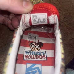 Vans x Where’s Waldo? Slip-On Sneakers Kids Size 13 “Find Steve” Beach Design