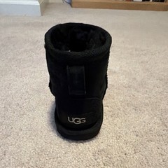 UGG Classic Mini Black Suede Ankle Bootie w/ Faux Fur Trim Children’s US 10