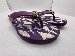 CHIC MICHAEL KORS MONOGRAM LOGO KIDS SANDALS! (SIZE 3-4Y)