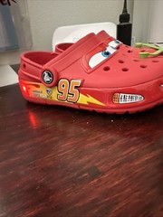 Lightning McQueen Light Up Crocs Disney Red Kids Size J1 209381-610 NEW Light Up