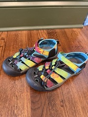 KEEN Newport H2 Water Shoes Hiking Sandals Rainbow Tie-Dye – Big Kids Size 4