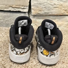 Nike Team Hustle D9 Low Graffiti – CQ3705-001 Basketball Shoes Size 4.5Y