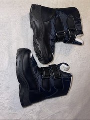 Youth US Size 11/ EU 28 Winter Boots, Reflective Grey and Black, Easy latch