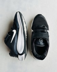 Nike Infinity Flow Kids‘ Running Shoes, Black/White/Anthracite, 13.5