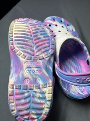 Crocs Classic Kids‘ Marbled Clog in Multi-Color/Tie-Dye Casual Bright Travel