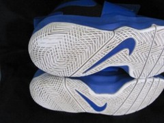 Nike Team Hustle D8 Blue Leather Hook & Loop 881941-405 Basketball Shoes Boys 6