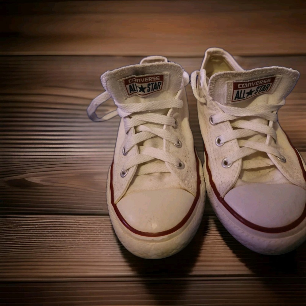 Kids White Unisex Size 2y Converse Chuck Taylor’s Red White And Blue Low Top