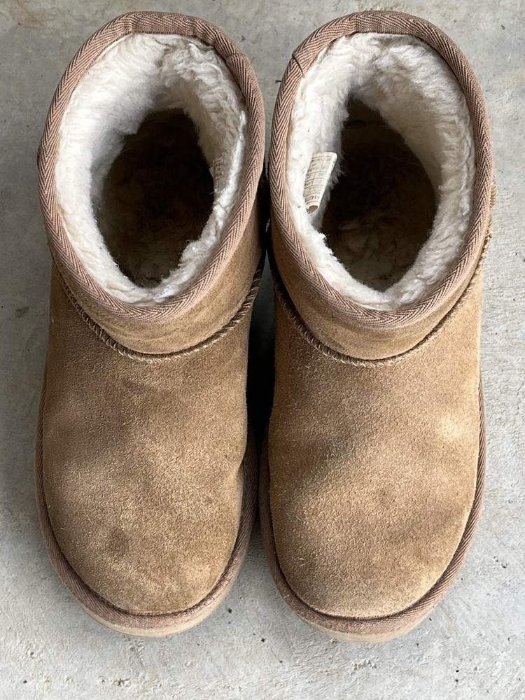 UGG Classic Mini Platform Boots Girls Youth Size 3 Chestnut