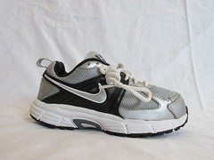 Nike Kids Dart 9 Lace Shoes Gray Silver Metallic US 10.5CW EU 27.5