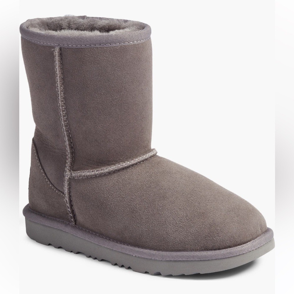 NWT UGG Gray Classic ll short Boot kids size 3
