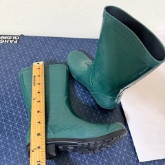 UGG Waterproof Rain Boots Kids Size 1 Green Rubber Pull On Spring Midcalf