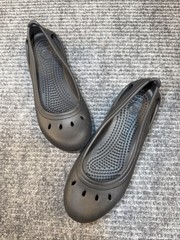 Crocs Kadee Cut Out Ballet Flats Comfort Shoes Black Women’s Size Children J 1