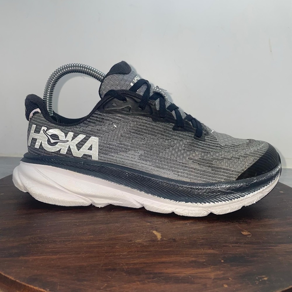 Hoka One One Clifton 9 Black White Running Shoes Youth Size 5.5 MD 1131170BWHT