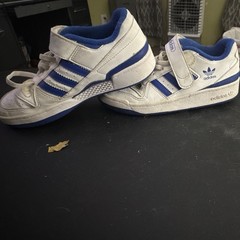 adidas Forum Low Kids Leather Hook & Loop Low Top White/Blue 13K EU32 FY7978