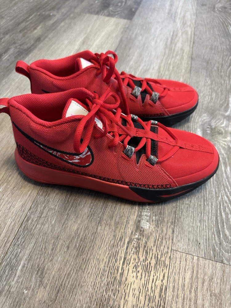 Nike Kyrie Flytrap 6 University Red Shoes Youth Size 7Y (DQ8094-600)