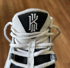 Nike Kyrie Flytrap 6 GS White/Black Kids Shoes Size 3.5Y