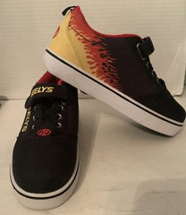 Heelys Flames Pro 20 X2 Black/Red/Yellow Shoes HE100722 Youth Size 6 NEW w/o BOX