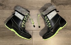 UGG Butte II CWR Glow Graphic Waterproof Boots Black Green Kids Youth Size 5