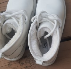 UGG ‘Neumel’ Leather Chukka Boots kids Size 4 Excellent Condition