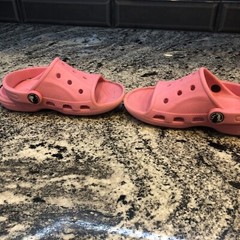 Crocs Slip On Toddler 8 9 C Bubble Gum Pink Crocs On Side Shoes Sandals