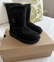 UGG KIDS BAILEY BUTTON II – SIZE 10 Black NEW IN BOX