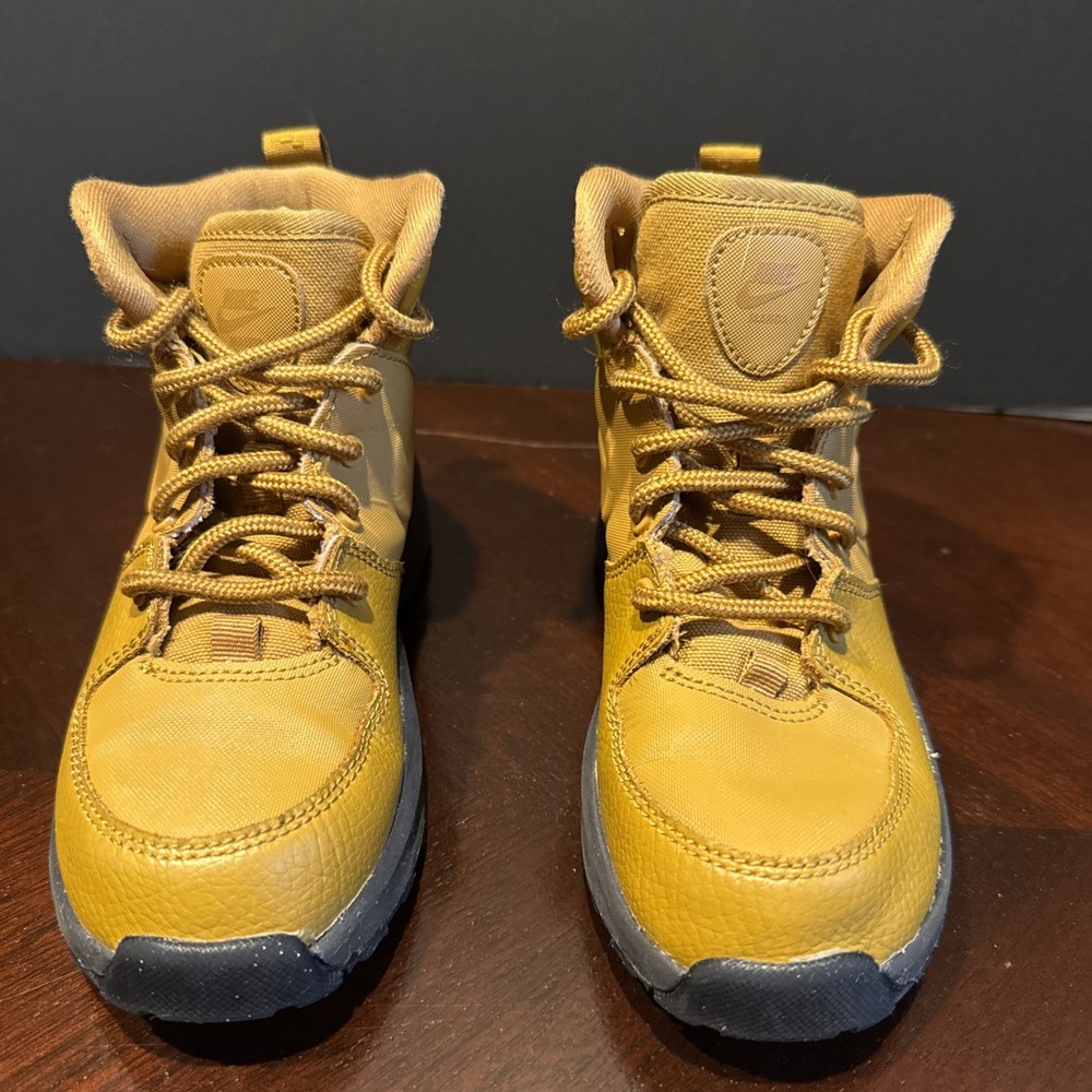 0449 Nike Manoa LTR Wheat Leather Lace Up Sneaker Boots Kids Size 13C NWOT
