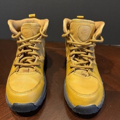 0449 Nike Manoa LTR Wheat Leather Lace Up Sneaker Boots Kids Size 13C NWOT