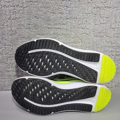Nike Cosmic Runner Youth Size US 5Y Black/Volt/Wolf Gray 2024 Low Sneaker Shoes