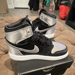 Jordan 1 Retro High OG (PS) Kids Sneakers Black/Silver/White US 12C FD5304-010