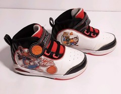 Space Jam Looney Tunes Blinking Light Up Shoes Kids Size 7 Bugs Bunny Sneakers