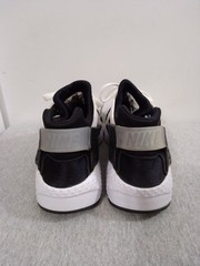 NIKE HUARACHE RUN (GS) SIZE 6.5Y SNEAKER SHOE