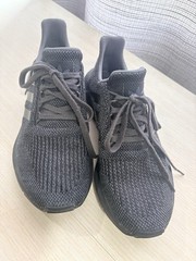 Size 6.5 (GS) – adidas Swift Run J Low Triple Black