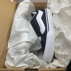 NEW Vans Knu Skool Black White Kids Size 2.5 Low Top Skate Shoes Sneakers