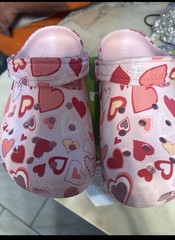 Crocs Classic Vday Heart Print Clogs Pink Unisex Kids J2 EU 33-34