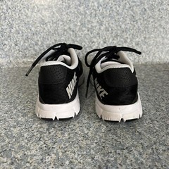 Nike Training Youth Size 5.5 Black White Unisex Sneakers Shoes
