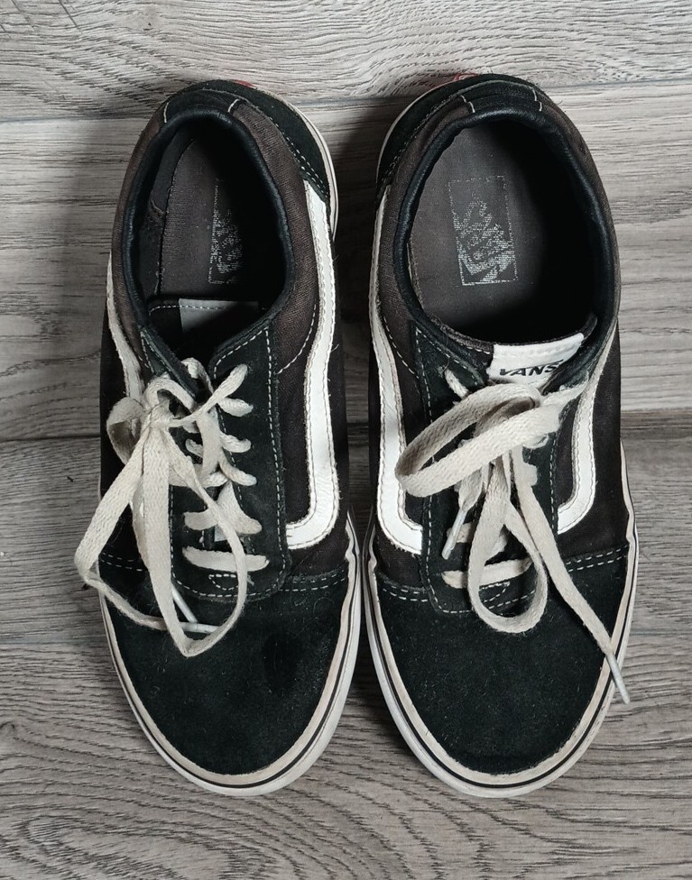 Vans Youth Size 4 Black-White Skater Sneakers Shoes Pre-owned G Condition
