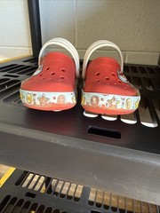Super Mario Bros Crocs Junior Size 9 Kids Limited Edition Red Star Coins Slip On