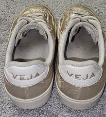 Veja Kids Double Strap Leather Sneaker Size Big Kid 12 White Gold EUC Girls Boys