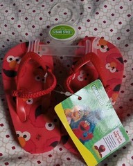 Sesame Street Elmo Kids Flip Flops Size Small 5/6 NWT Eye Print Error R Sandal